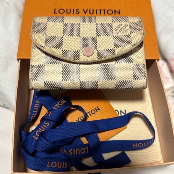 Louis Vuitton Mini Wallet - Picture 8 of 8